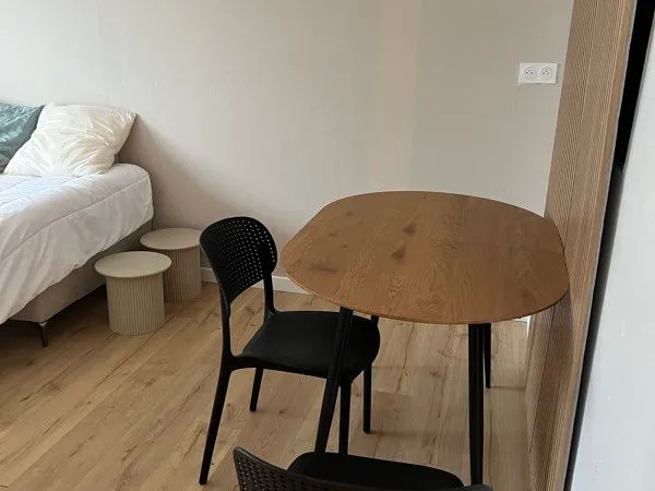 Chambre dans appartement à la semaine , au mois, quinzaine