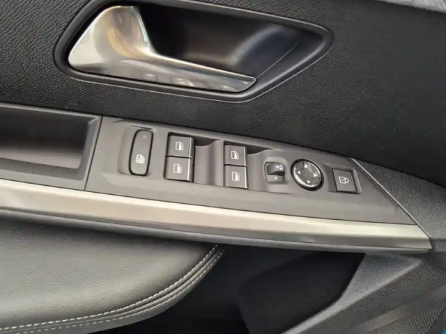Peugeot 3008 hybrid 145 e-dcs6 — photo 51
