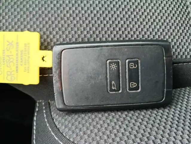 Renault Megane blue dci 115 edc evolution 5p — photo 33