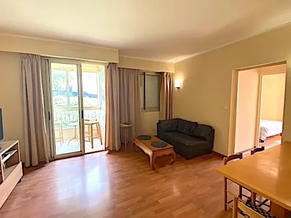 Beaulieu-sur-Mer - Superbe 2 pièces avec exceptionnelle terrasse de 49 m² et parking en sous-sol