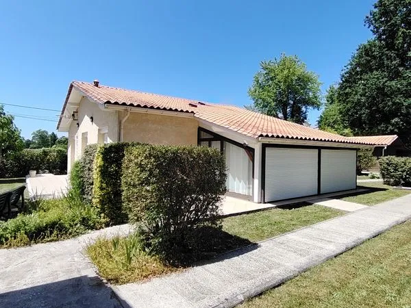 À louer - Maison de plain-pied avec studio indépendant, grand terrain et garage - Tizac-de-Lapouyade