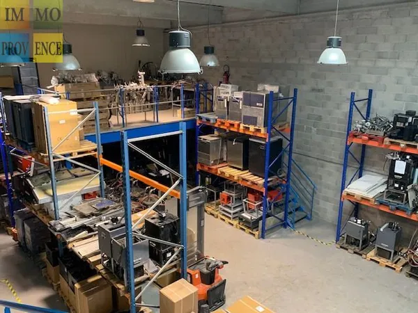 Local activités 300m2