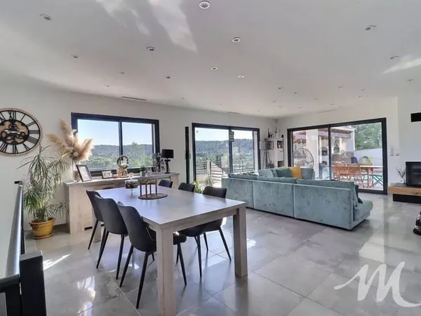 Maison 6 pièces 220 m²