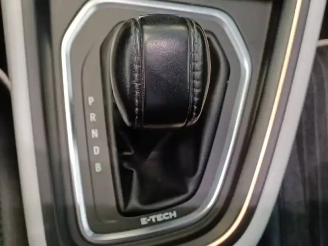 Renault Clio e-tech 140 - 21n — photo 41