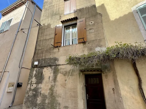 Maison de village avec grenier
