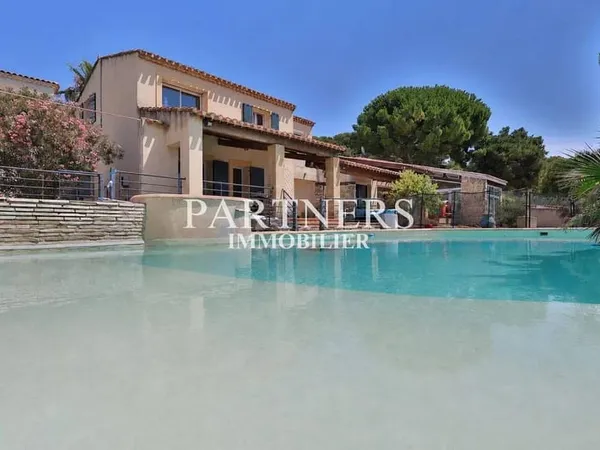 Maison 7 pièces 220 m²