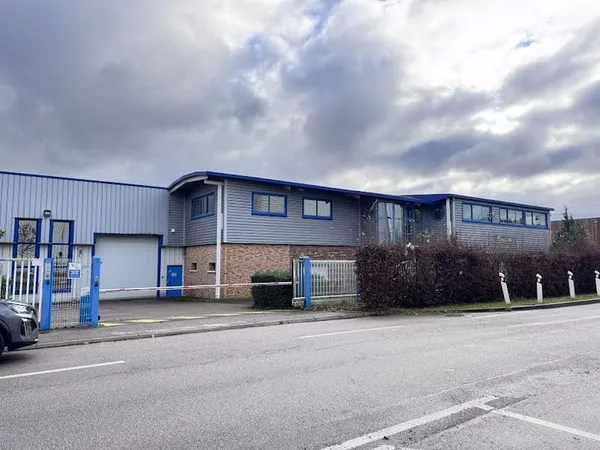 Local 3200 m²