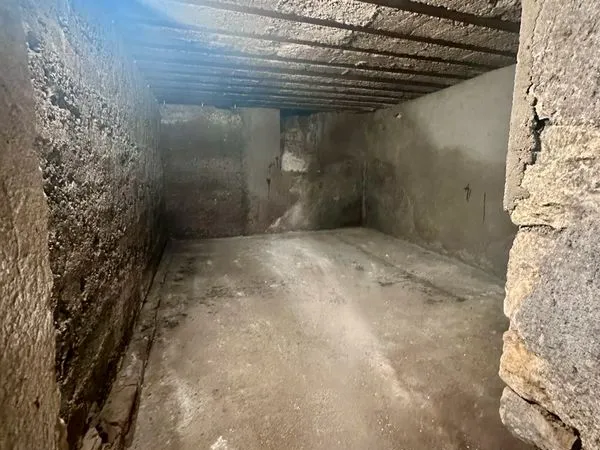Location cave
