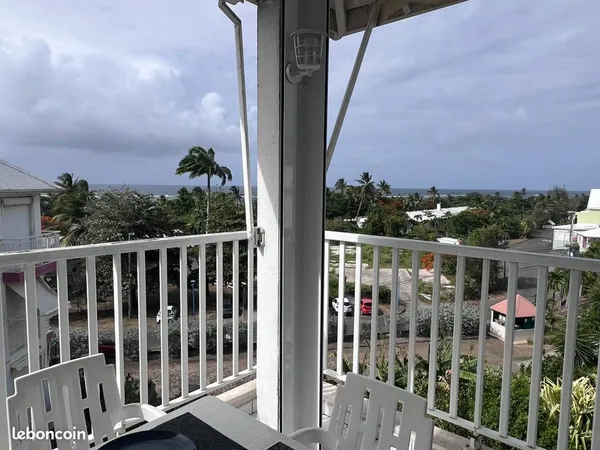Location appartement vue mer au Moule
