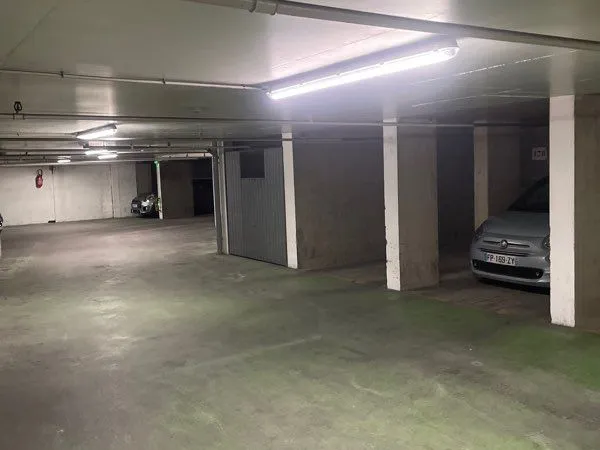 Location place parking Paris 75006