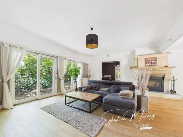 Maison 7 pièces 230 m²