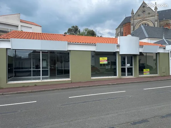 Local commercial 136 m² CHALLANS