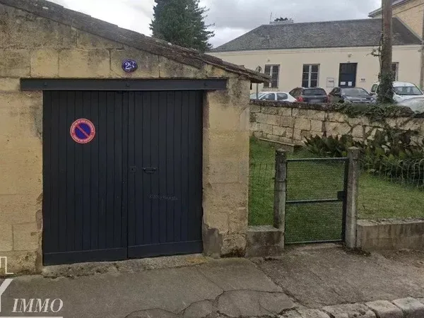 CASTILLON LA BATAILLE :  Garage avec Jardin.