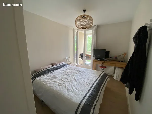 Location chambre en colocation féminine