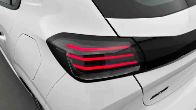 Peugeot 208 hybrid 100 e-dcs6 — photo 22