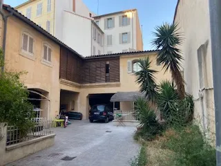 Grand studio avec terrasse commune