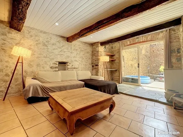 Maison de charme avec cour extérieure