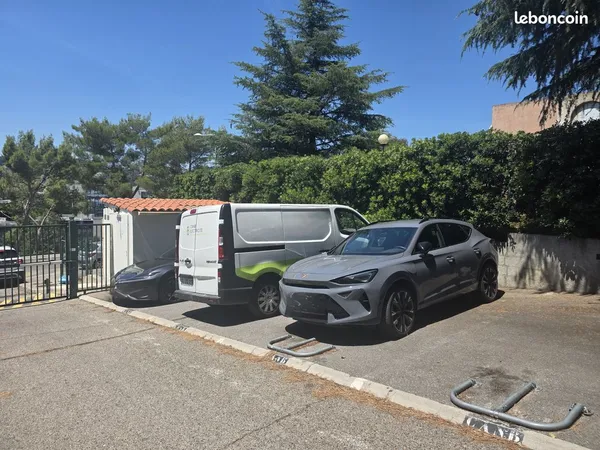 Vend 2 places de parking exterieur en copropriete