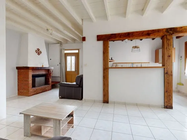Maison de Village 5 pièces de 100m2 avec grand garage et pat
