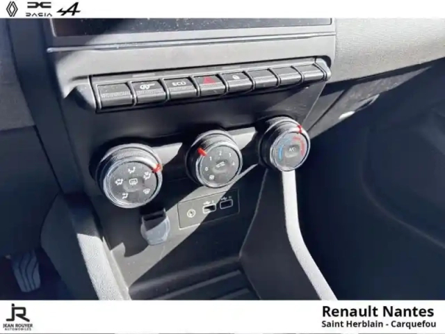 Renault Clio 1.0 tce 90ch evolution — photo 12