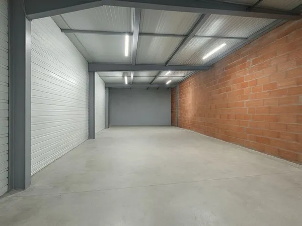 LOCAL COMMERCIAL 200 m² À LOUER - CASTELNAUDARY - ZONE O'CASTEL