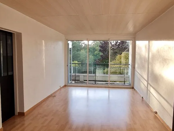 Bel appartement 4 pieces lumineux avec parking et cave