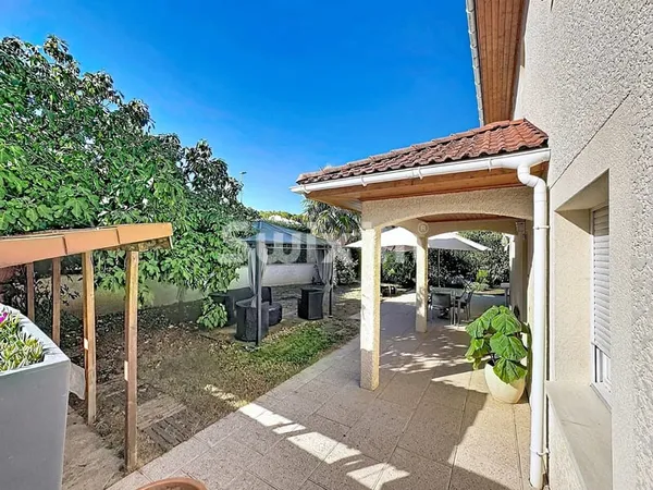 Maison familiale T6 de 196 m2 sur terrain de 609 m2