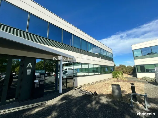 Bureaux 138 m² BRUGUIÈRES