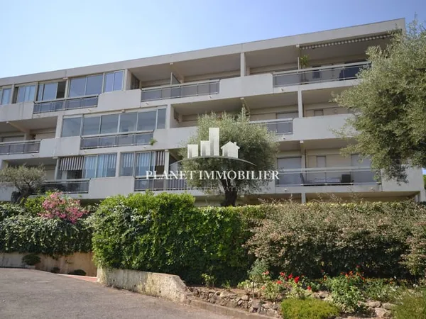 ANTIBES 2 PIÈCES VIDE AVEC PISCINE