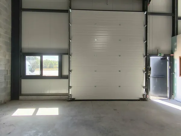 Local industriel 330 m²