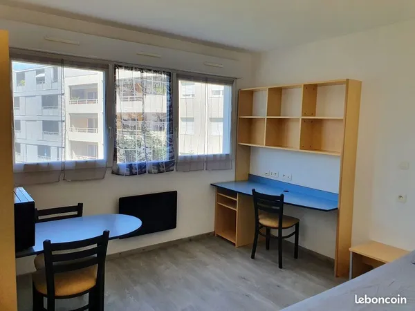 Studio pour étudiants à BRON