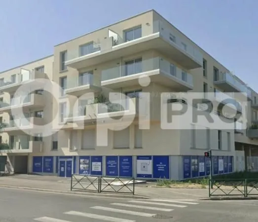 Local commercial 194 m²