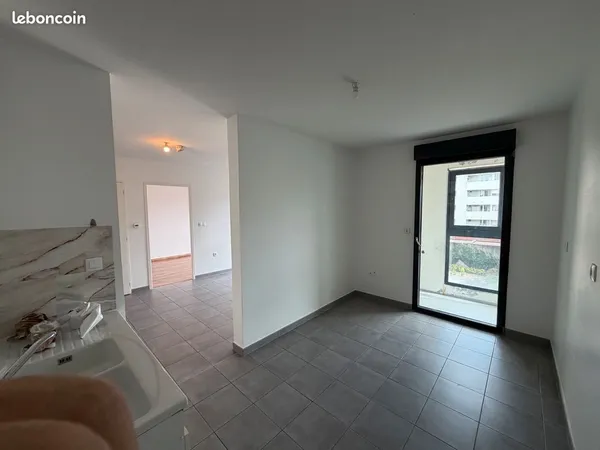 T2 lumineux avec loggia & parking — Résidence récente