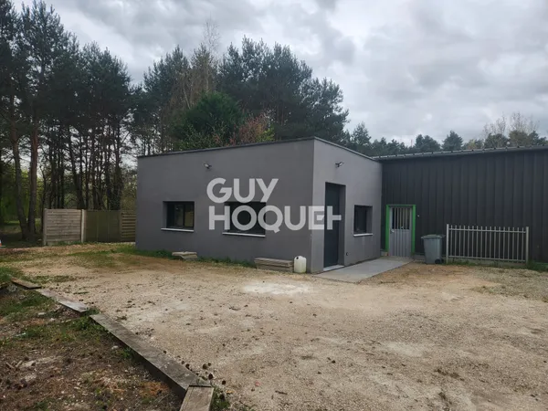Bureau et espace de travail Location Traînou  276m² 1960€