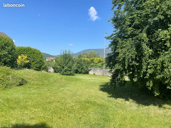 Divonne les Bains - Terrain constructible de 588m²