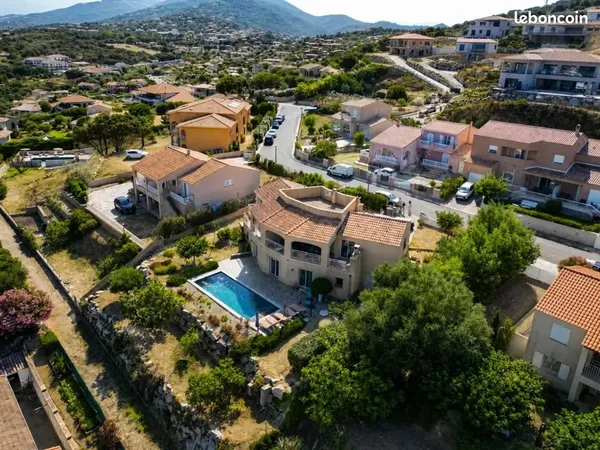 Villa 7 pièces 185 m²