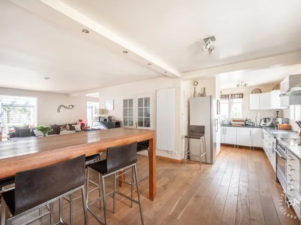 Maison 6 pièces 240 m²