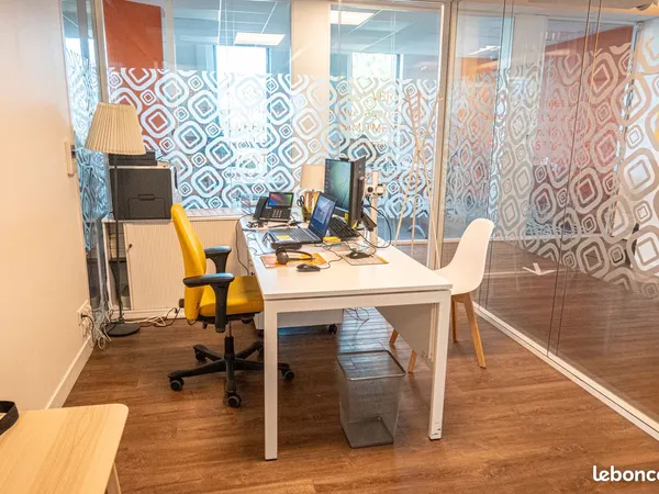 Bureau privatif 15 m² tout équipé — 500 HT — Saint-Herblain