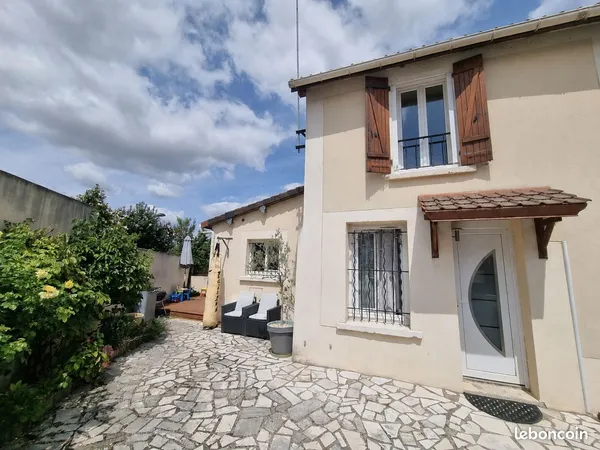 Maison indépendante avec extérieur