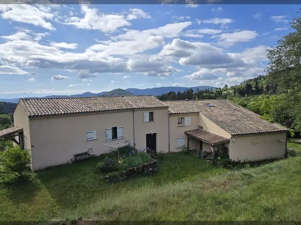 Propriété 10 pièces 237 m²