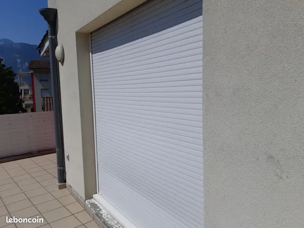 T3 de 72 m² au 1er sur 2 étage au Versoud avec terrasse, parking et ascenseur en PMR Fort potentiel 