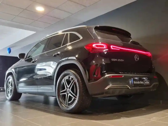 Mercedes Eqa 250+ amg line — photo 10