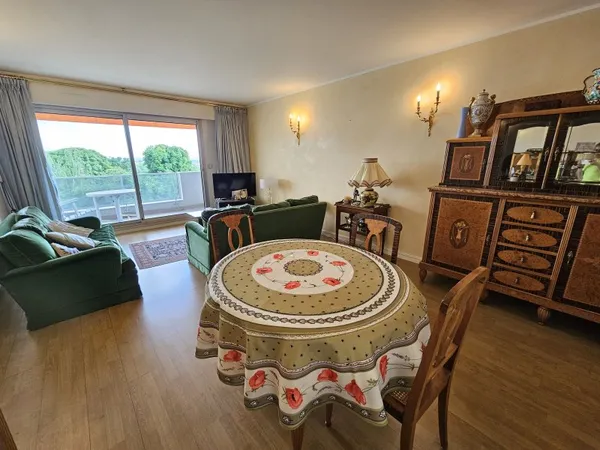 Vends appartement avec balcons et belle vue dégagée
