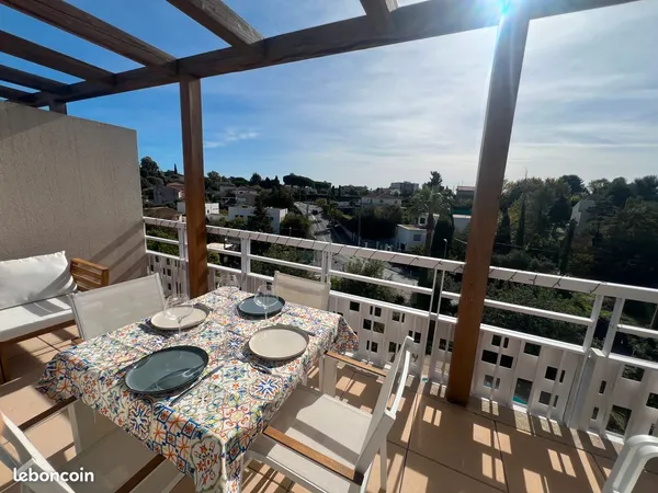 Appartement T3 67 m², dernier étage, terrasse 11 m², piscine, 2 parkings