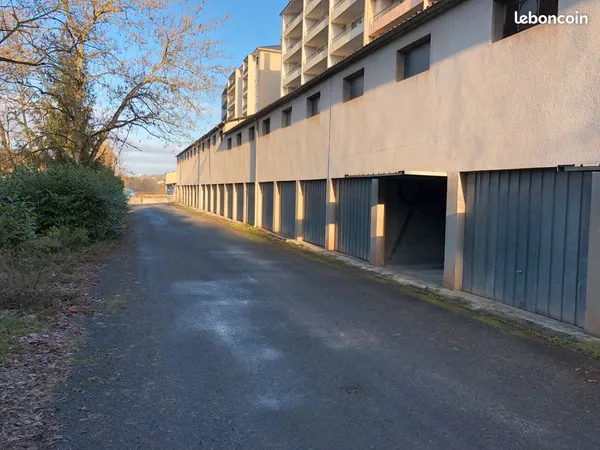 Garage fermé 15 m² - proche centre-ville Rodez