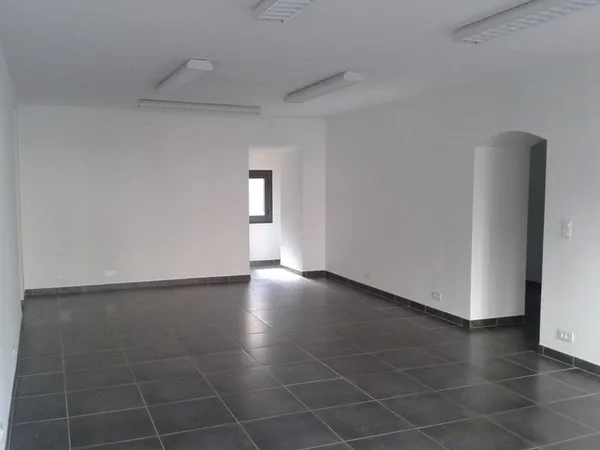 Local commercial 1 pièce 50 m²