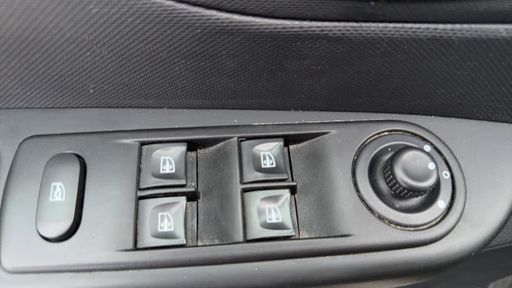 Renault Captur 1.5 dCi Energy 90 EDC6 - Business – 2016 – 146863 km – Diesel – Boîte Automatique — photo 3