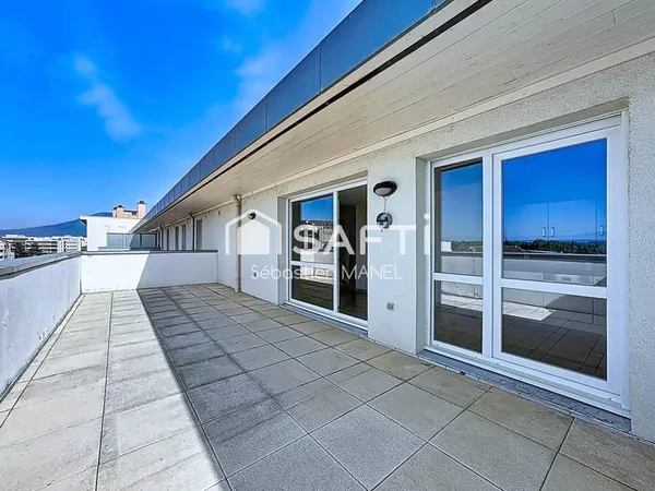 Dernier étage, tram au pied, terrasse 29 m²