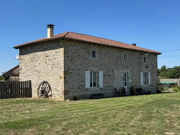 HAUTE VIENNE - Superbe ferme en pierre entièrement rénovée ? grandes granges et 1,5 hectare de terra