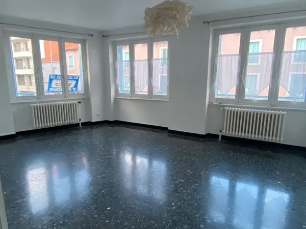 Appartement 5 pièces 90 m2 avec possibilité de garage quartier Salins